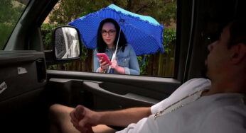 Miami’nin sokaklarında gözlüklü Scarlett koca götünü siktiriyor